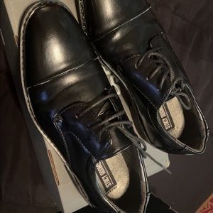 Black Stacey Adams dress shoes size 2 youth wore once for communion.has a scuff